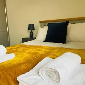 https://stunning-3-bed-holiday-home-in-barry-by-propertri.tophotelsbath.com