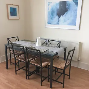 https://jesmond-two-bedroom-apartment-with-free-parking.hotels-newcastle-upon-tyne.com